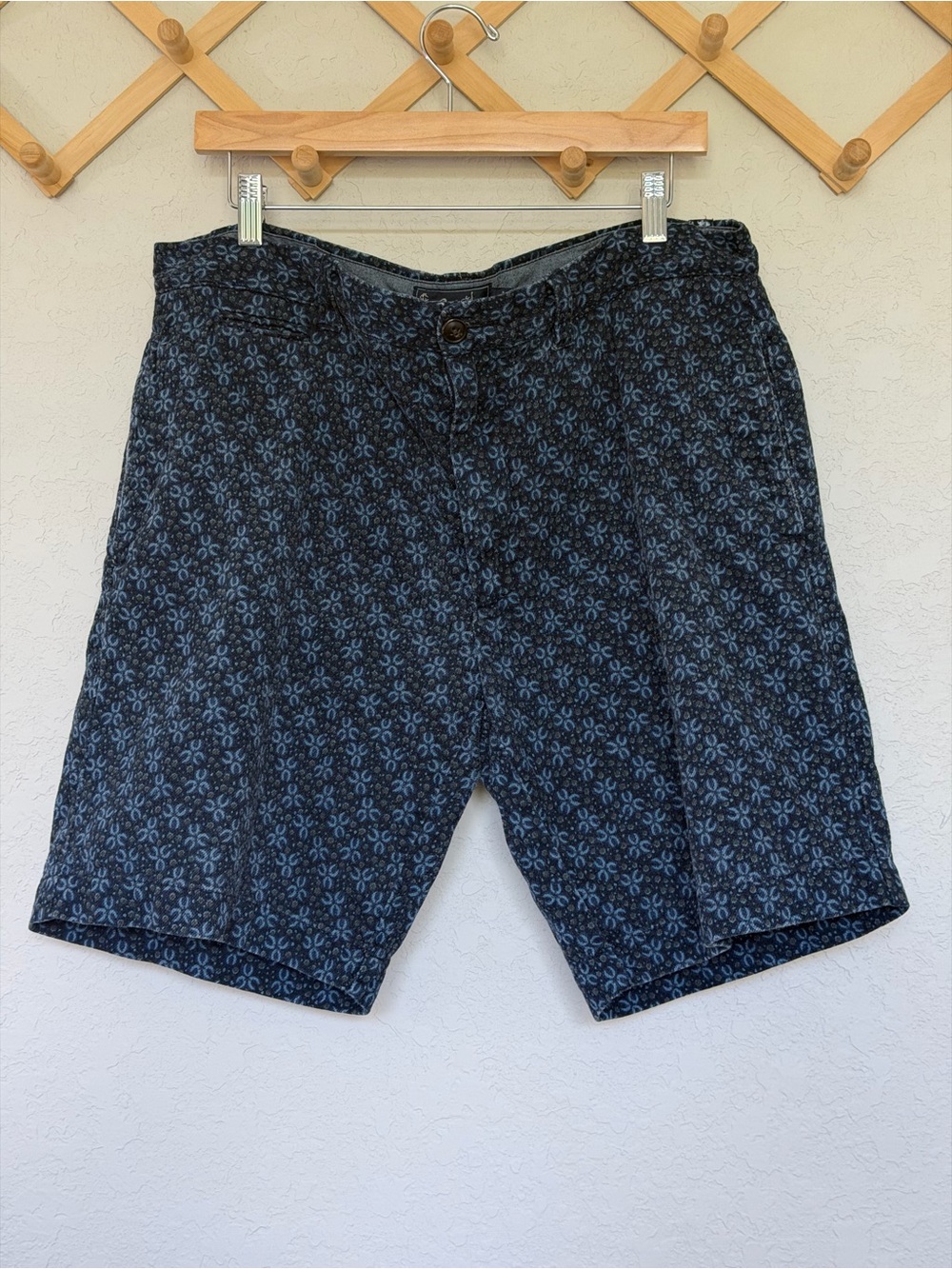 Grayers Clothiers Chino Shorts Blue /Green Floral Pattern